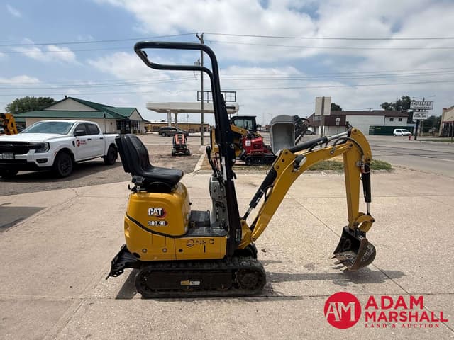 Image of Caterpillar 300.9D equipment image 2