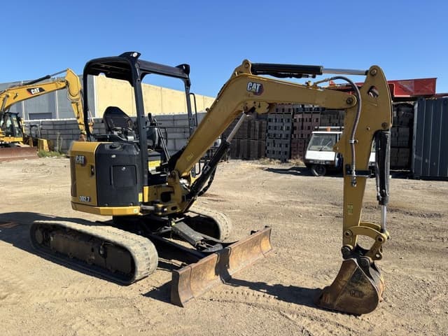Image of Caterpillar 302.7CR equipment image 1