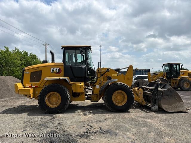 Image of Caterpillar 938M equipment image 3