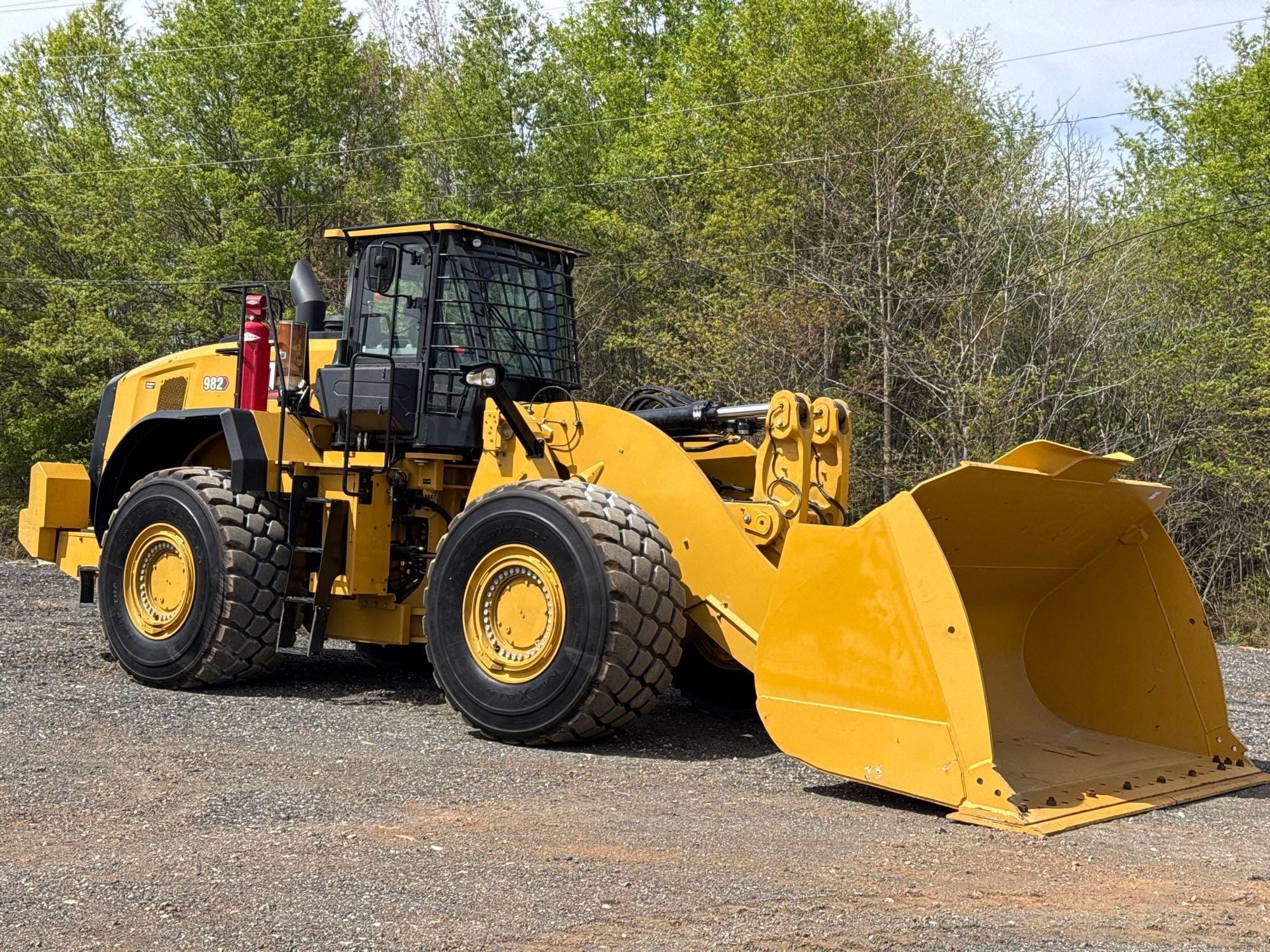 2022 Caterpillar 982M Equipment Image0
