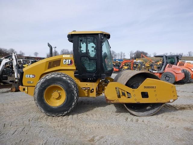 Image of Caterpillar CS10GC equipment image 2