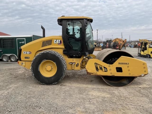 Image of Caterpillar CS10GC equipment image 4