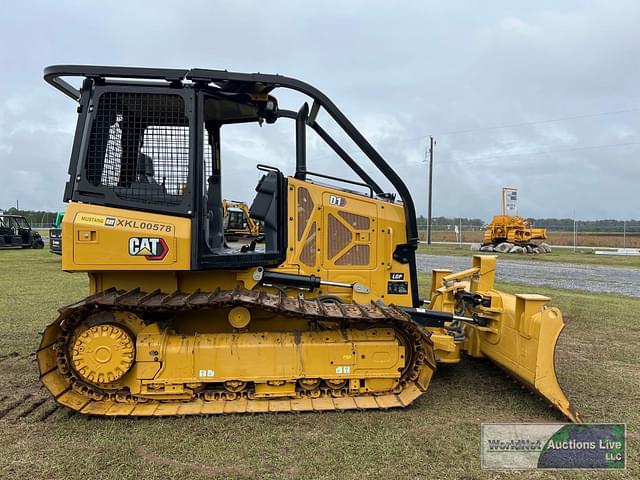 Image of Caterpillar D1 equipment image 4