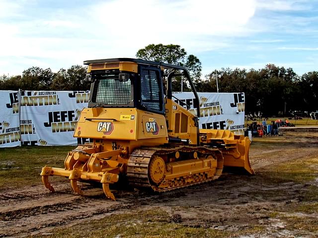 Image of Caterpillar D4 equipment image 4