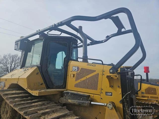 Image of Caterpillar D5 equipment image 2
