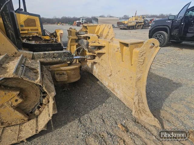 Image of Caterpillar D5 equipment image 1