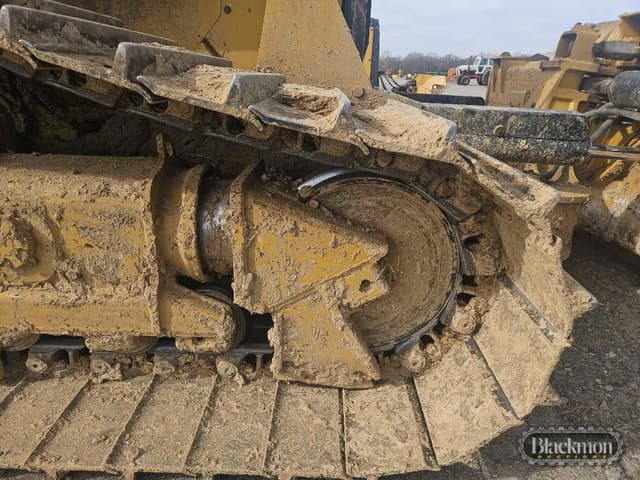 Image of Caterpillar D5 equipment image 4