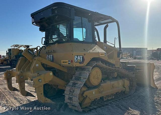 Image of Caterpillar D5 equipment image 4