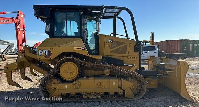 Image of Caterpillar D5 equipment image 3