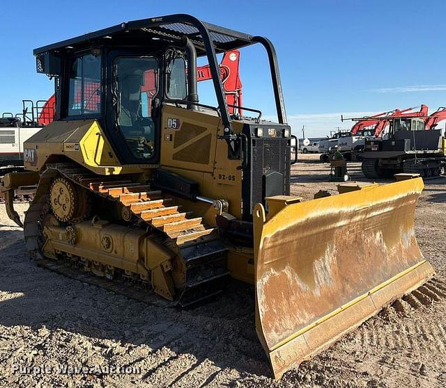 Image of Caterpillar D5 equipment image 2