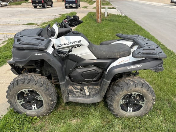 2022 CFMoto CForce 600 Equipment Image0