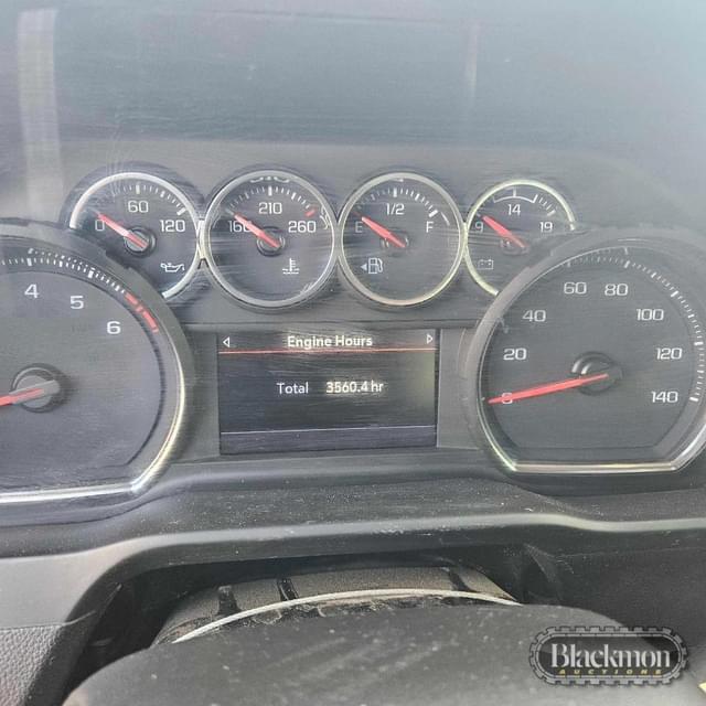 Image of Chevrolet 2500HD equipment image 3