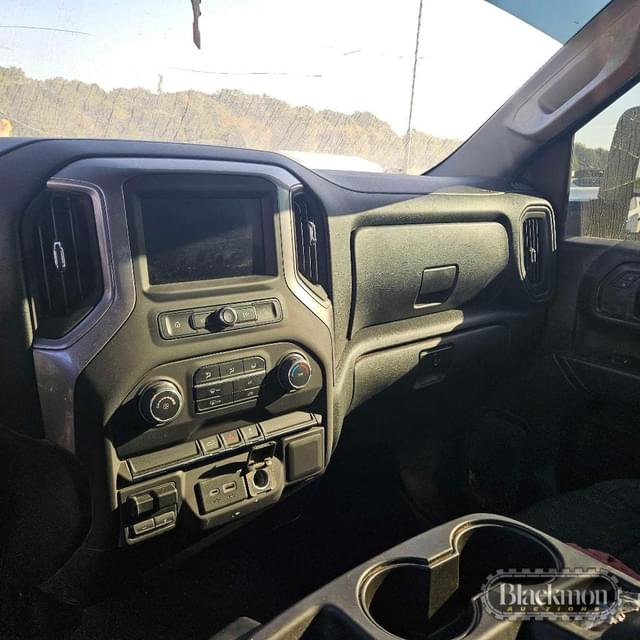 Image of Chevrolet 2500HD equipment image 4