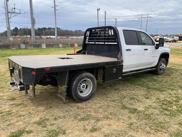 Image of Chevrolet 3500HD equipment image 2