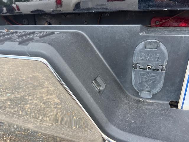 Image of Chevrolet 3500HD equipment image 3