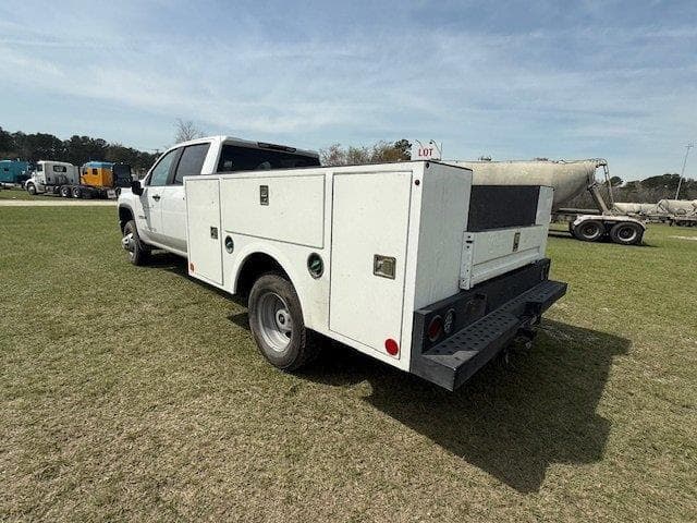 Image of Chevrolet 3500HD equipment image 2