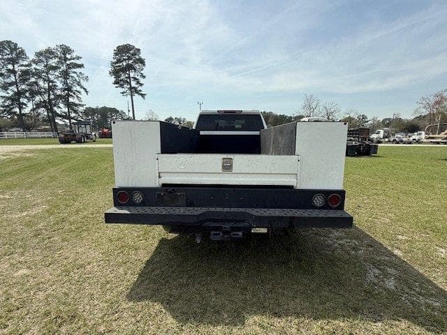 Image of Chevrolet 3500HD equipment image 3