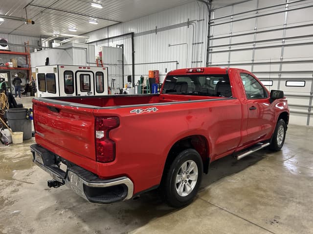 Image of Chevrolet 1500 equipment image 3