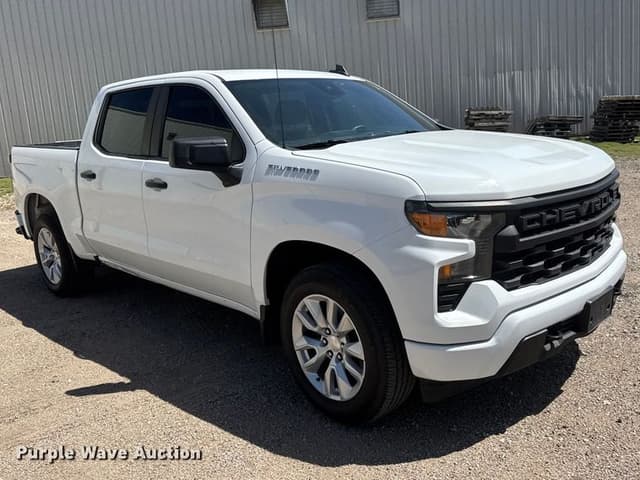 Image of Chevrolet Silverado equipment image 2