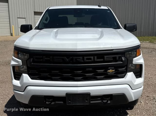 Image of Chevrolet Silverado equipment image 1