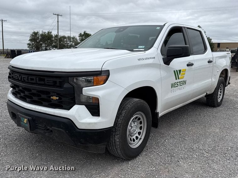 2022 Chevrolet Silverado Equipment Image0