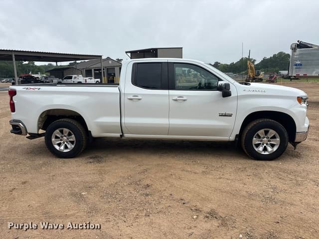 Image of Chevrolet 1500 equipment image 3