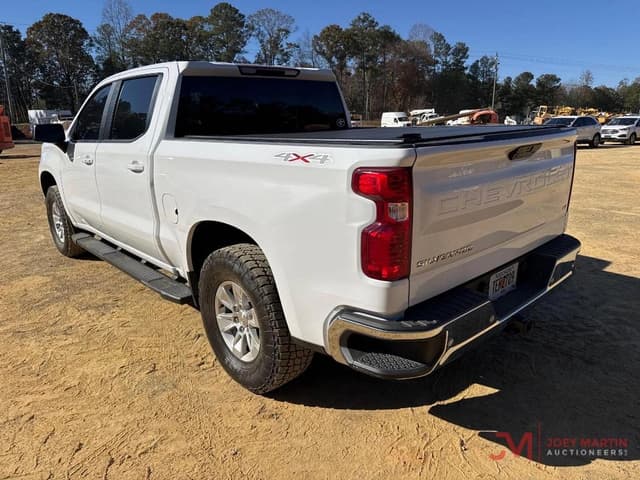 Image of Chevrolet 1500 equipment image 3