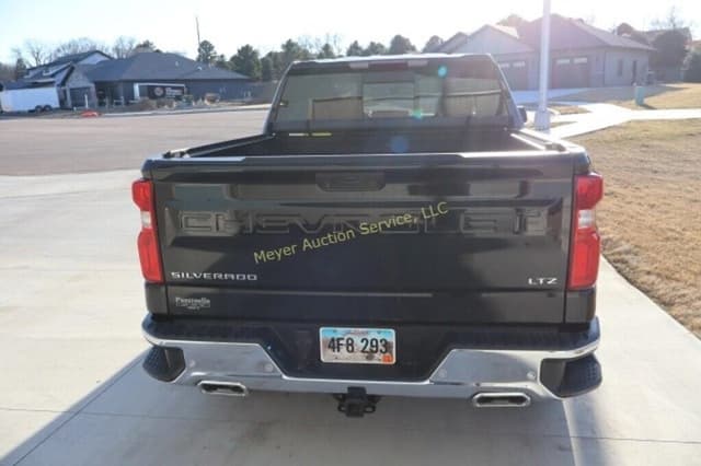 Image of Chevrolet 1500 equipment image 3