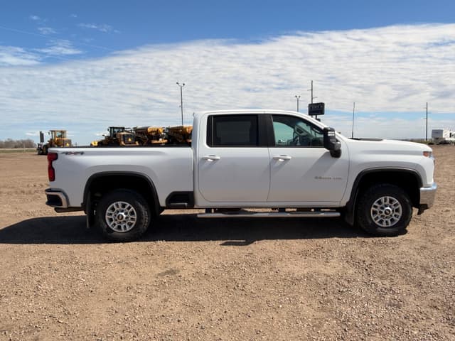 Image of Chevrolet 2500HD equipment image 3