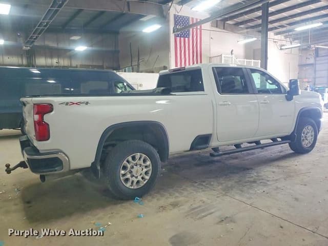 Image of Chevrolet 3500HD equipment image 3