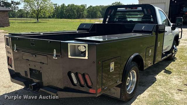 Image of Chevrolet 3500HD equipment image 4