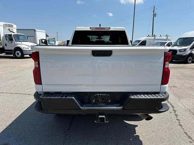 Image of Chevrolet Silverado equipment image 3