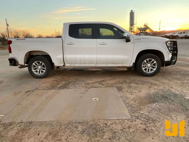 Image of Chevrolet 1500 equipment image 3