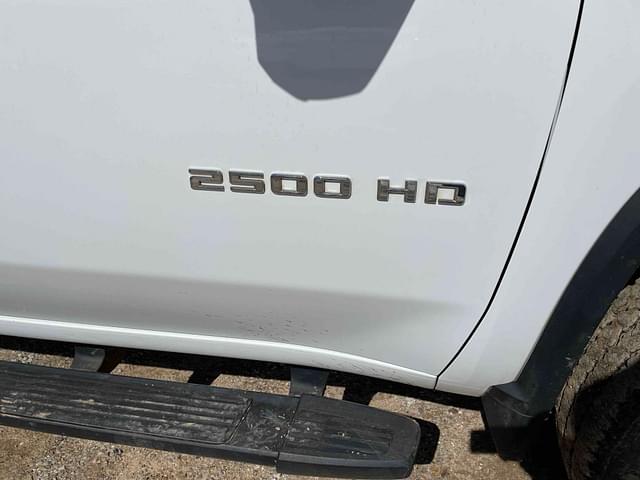 Image of Chevrolet 2500HD equipment image 4