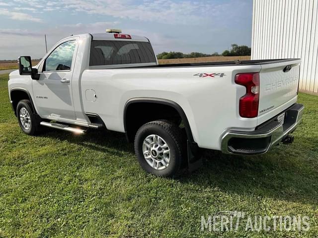 Image of Chevrolet 2500HD equipment image 3