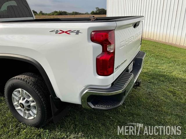 Image of Chevrolet 2500HD equipment image 4