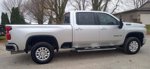 Image of Chevrolet 2500HD equipment image 2