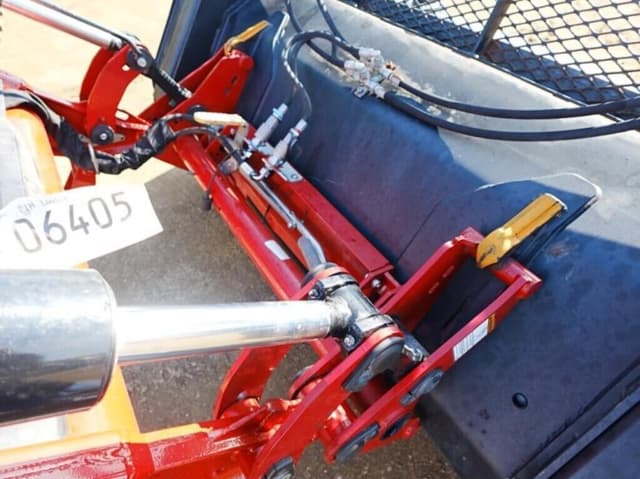 Image of Case IH L105 equipment image 4