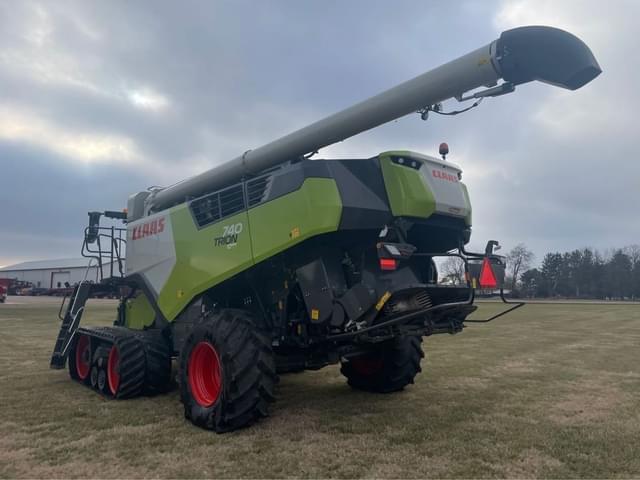 Image of CLAAS Trion 740 equipment image 3