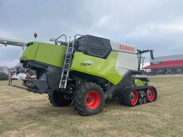 Image of CLAAS Trion 740 equipment image 1
