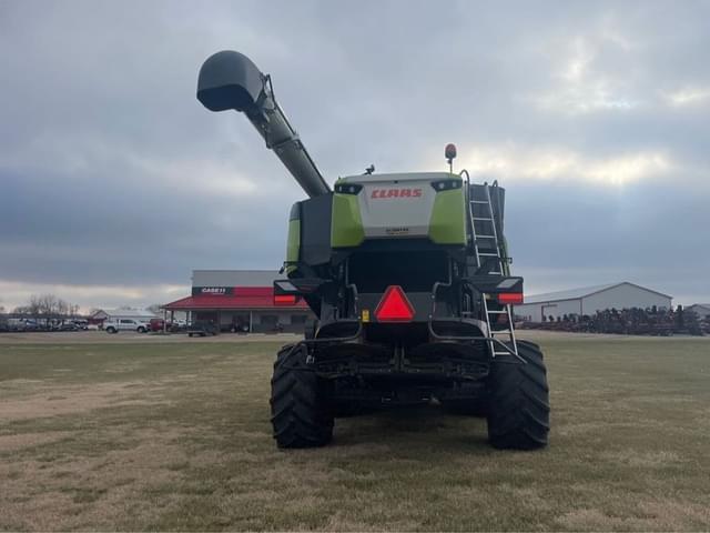 Image of CLAAS Trion 740 equipment image 2
