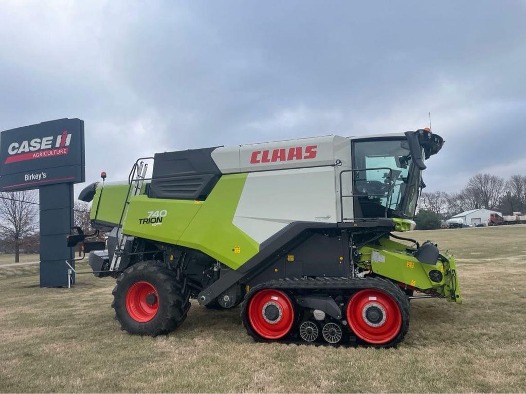 Image of CLAAS Trion 740 Primary image