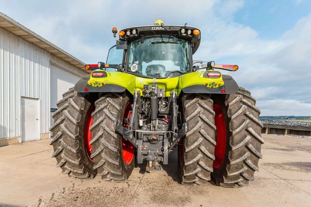 Image of CLAAS Axion 820 equipment image 1