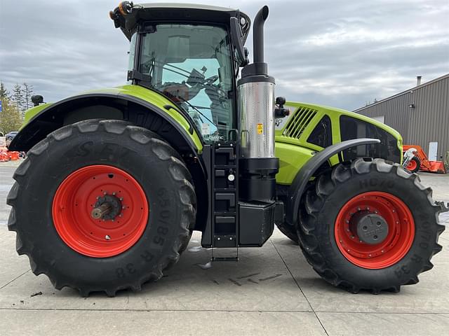 Image of CLAAS Axion 930 equipment image 4