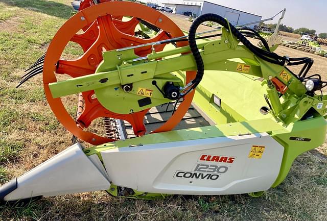 Image of CLAAS 1230 Convio equipment image 2