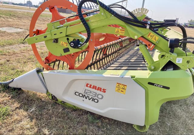 Image of CLAAS 1230 Convio equipment image 4