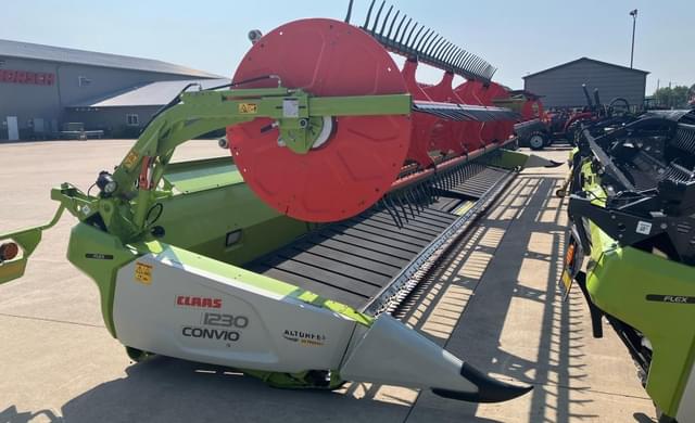Image of CLAAS Convio Flex 1230 equipment image 2