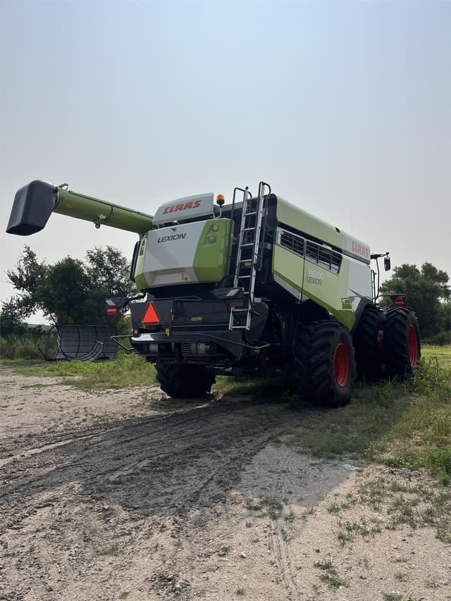 Image of CLAAS Lexion 8600 equipment image 2