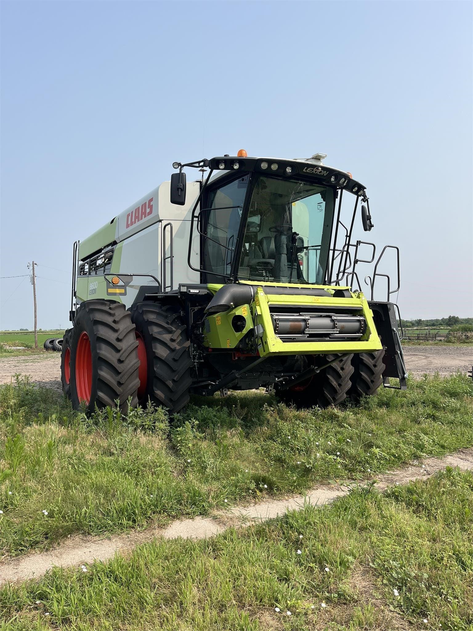 2022 CLAAS Lexion 8600 Equipment Image0
