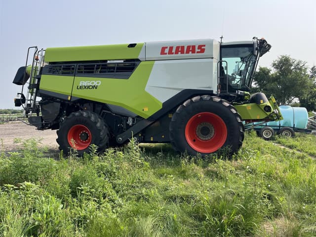 Image of CLAAS Lexion 8600 equipment image 1